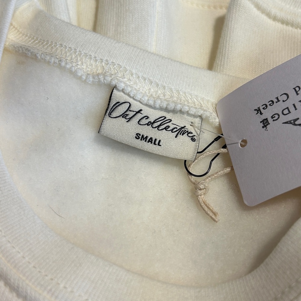 Western Cowboys Graphic off White Sweatshirt - Picture 5 of 6